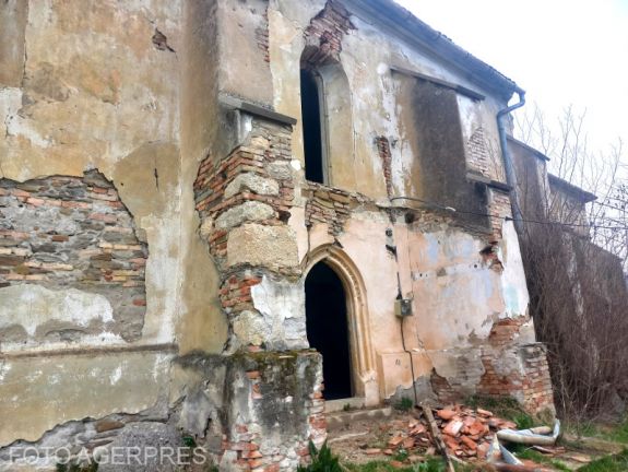 Pusztuló örökség: az összedőlés határán áll a Fehér megyei Szásznagyvesszős evangélikus temploma