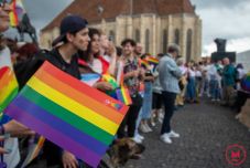 Elégedetlen Romániával az Amnesty International: diszkriminálják a romákat, nem ismerik el az azonos neműek házasságát