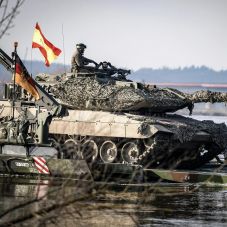 Megfenyegették az oroszok Lengyelországot a NATO nukleáris objektumai miatt