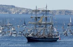 Behajózott Marseillebe az olimpiai láng