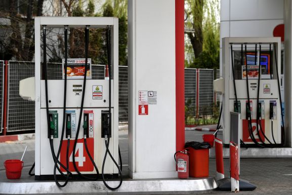 Ennyivel drágul a benzin és a gázolaj január elsejétől