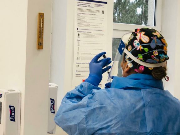 Közel 5000-en kapták meg a koronavírus elleni vakcinát az elmúlt 24 órában