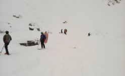 Hármas fokozatú lavinaveszély a Bâlea-tónál, a hóréteg vastagsága 77 centiméter