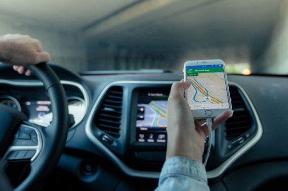 Eltévedt egy csomagfutár, akit járhatatlan útra irányított a GPS