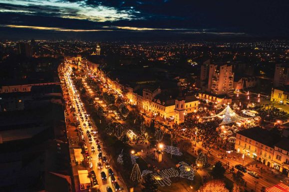 Ünnepi fényekbe öltözött Marosvásárhely