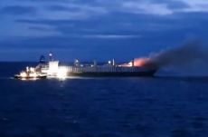 Több mint egy napja lángol egy teherhajó rakománya Svédország partjainál