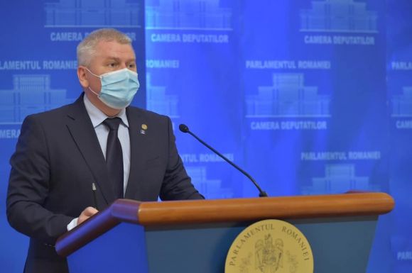 A kutatási miniszter lejáratásnak tartja az ellene felhozott plágiumvádat
