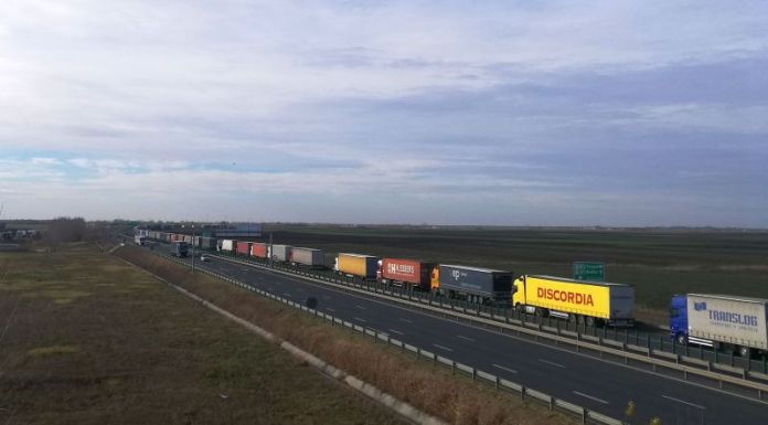 A román határrendészet a magyar hatóságokat okolja a megnövekedett várakozási időért