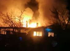 Lángok martaléka lett egy lakóépület Hargita megyében (VIDEÓ)