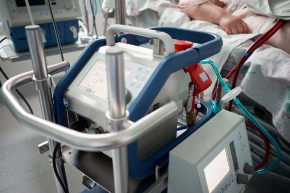 Műtüdő mentheti meg a koronavírusos Csollány Szilveszter életét