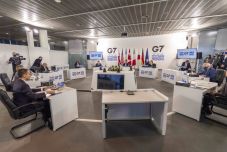 Brit külügyminiszter a G7-csúcstalálkozón: Oroszország súlyos árat fizetne, ha megtámadná Ukrajnát