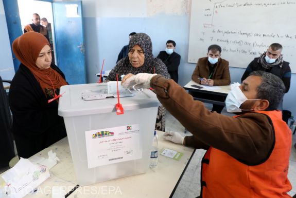 A Fatah nyerte a palesztin helyhatósági választások első fordulóját