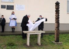 Felavatták Ady Endre felújított kőasztalát Szilágylompérton