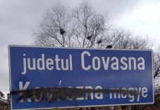 A háromszéki megyetábla lemázolásával büszkélkednek a fociszurkolók 