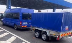 Lebukott a „besurranó” mikrobuszos – el akarták kerülni a járványügyi ellenőrzést