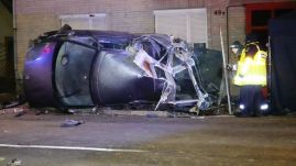 Háznak ütközött egy migránsokat szállító kisbusz, heten meghaltak