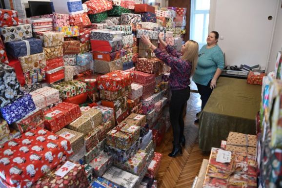 Ha nehéz körülmények között is élnek, de karácsonykor mosolyogjanak a gyerekek!