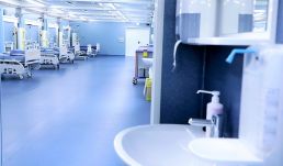 A marosvásárhelyi kórházak csökkentették a Covid-osztályok ágyszámát