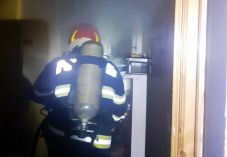 Tűz ütött ki egy nagyszalontai garzonban, egy kislány kórházba került
