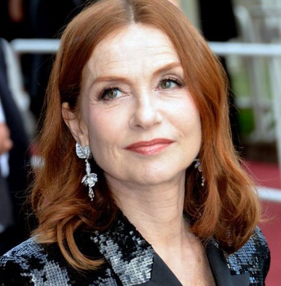 Isabelle Huppert kapja a 2022-es Berlinálé életműdíját