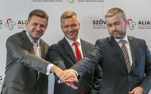 „Mintha egy szétesés előtt álló párt kommunikációját figyelnénk”