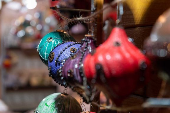 Felmérés: 1 000 lejnél kevesebbet szán idén ajándékozásra a romániaiak többsége