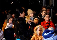 Teljes fényében ragyog a csíkszeredai adventi koszorú