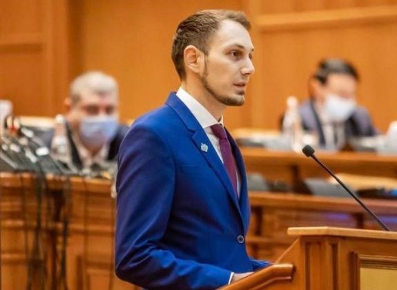 Elutasította a szenátus az egykori besúgók állami kitüntetésének visszavonásáról szóló tervezetet