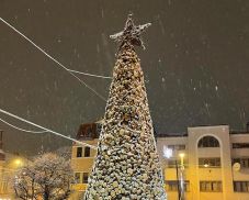 Marosvásárhelyi fahasáb-karácsonyfa: továbbra is lehet adományozni