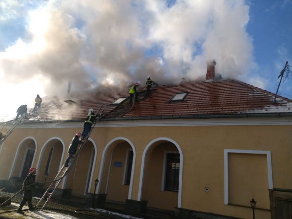 Kigyulladt egy óvoda teteje Csíkszentmárton községben