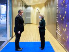 Nicolae Ciucă a kormány prioritásait ismertette az EB-elnökkel folytatott brüsszeli megbeszélésen