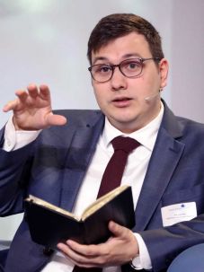 Első alkalommal kerültek kormányra „kalózok”