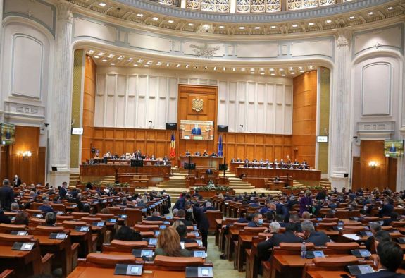 Maratoni ülésen szerda éjszaka elfogadta a parlament a jövő évi költségvetés tervezetét