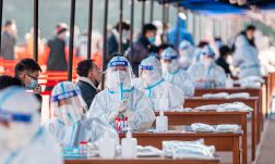 Északnyugat-Kínában 13 millió embert helyeznek vesztegzár alá