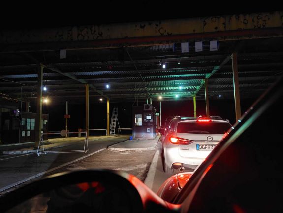 Már majdnem háromszázezren töltötték ki a digitális beutazási adatlapot