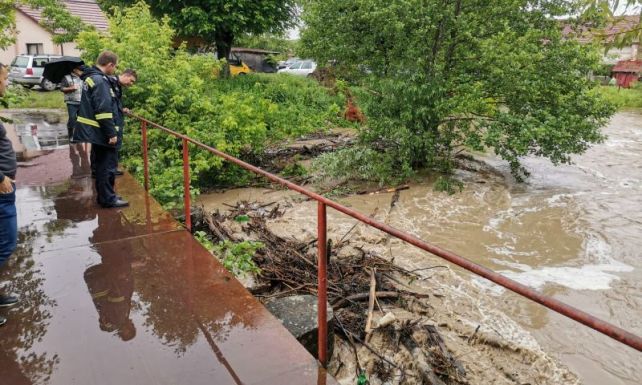 Árvízriasztást adtak ki a Bisztra folyó menti településeken Krassó-Szörény megyében