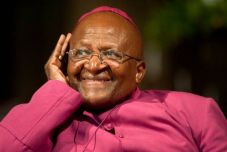 Meghalt az apartheid ellenes mozgalom egyik vezéralakja, Desmond Tutu