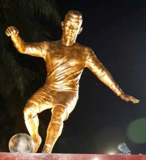 Heves indulatokat gerjeszt Cristiano Ronaldo indiai szobra