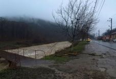 Utakat, kerteket és szántóföldeket öntött el a víz Arad megyében