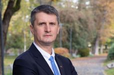 Kormányválságtól az aradi alpolgármesteri tisztség elvesztéséig – Évértékelő Faragó Péter parlamenti képviselővel