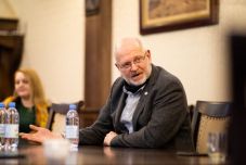 EMSZ: iktatták a gyermekvédelmi törvény módosításáról szóló törvénykezdeményezést