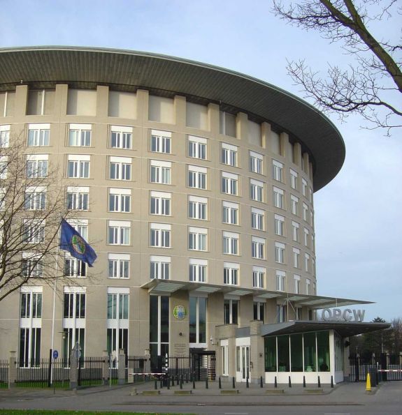 Kurd tüntetők törtek be a Vegyifegyver-tilalmi Szervezet székhelyére