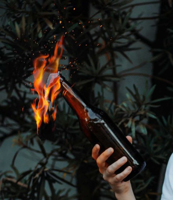 Molotov-koktélt dobtak egy ukrajnai orosz konzulátusra