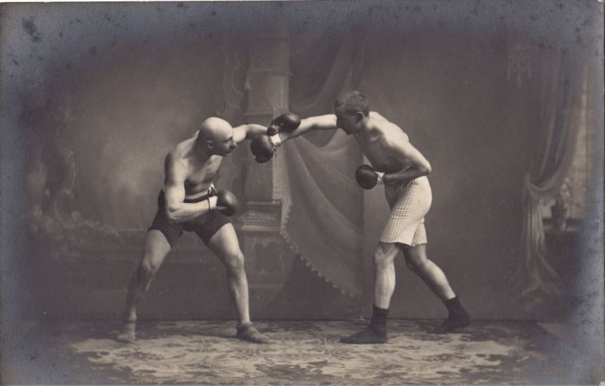 Pisztolygolyók és tekebábuk között. A kolozsvári Móricz Béla életstációi