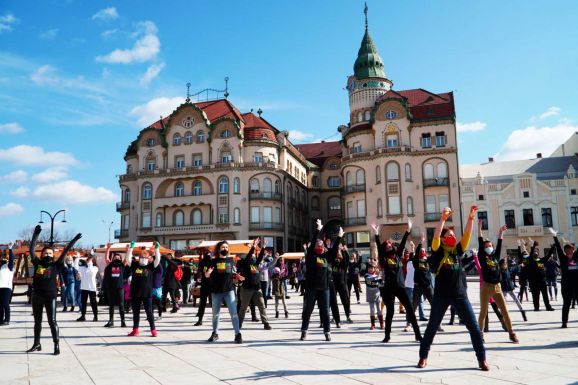Közösen táncoltak Nagyvárad főterén a nőkért és a Földért