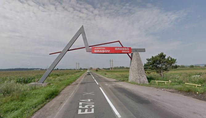Egy bírósági ítélet értelmében maradhat a magyar felirat Brassó megye határában