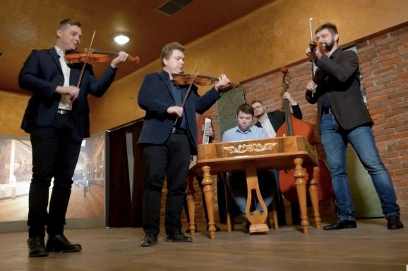 „Igyekszünk erőt adni a közönségnek” – a Maszol olvasóinak zenél a 10 éves Tokos zenekar (VIDEÓ)