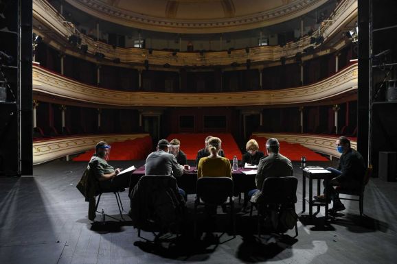 A gát című ír darabot mutatja be a szatmárnémeti Harag György Társulat