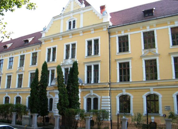 Beiskolázás szórványban: Brassó megyében egy elemi osztályt kénytelenek megszűntetni