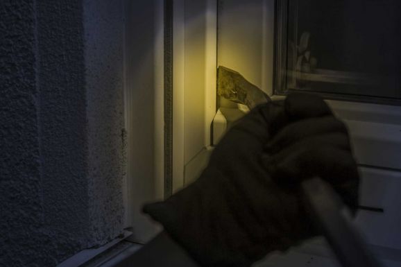 Kutyát bántalmaztak a betörők Árapatakon